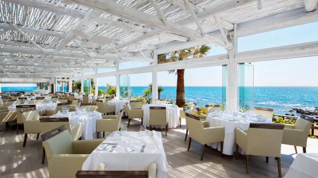 El Oceano beach restaurant with whitewash semi-shaded timber pergola